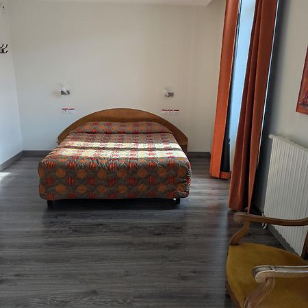 Logis Hotel Regina Ла-Бурбуль Екстер'єр фото