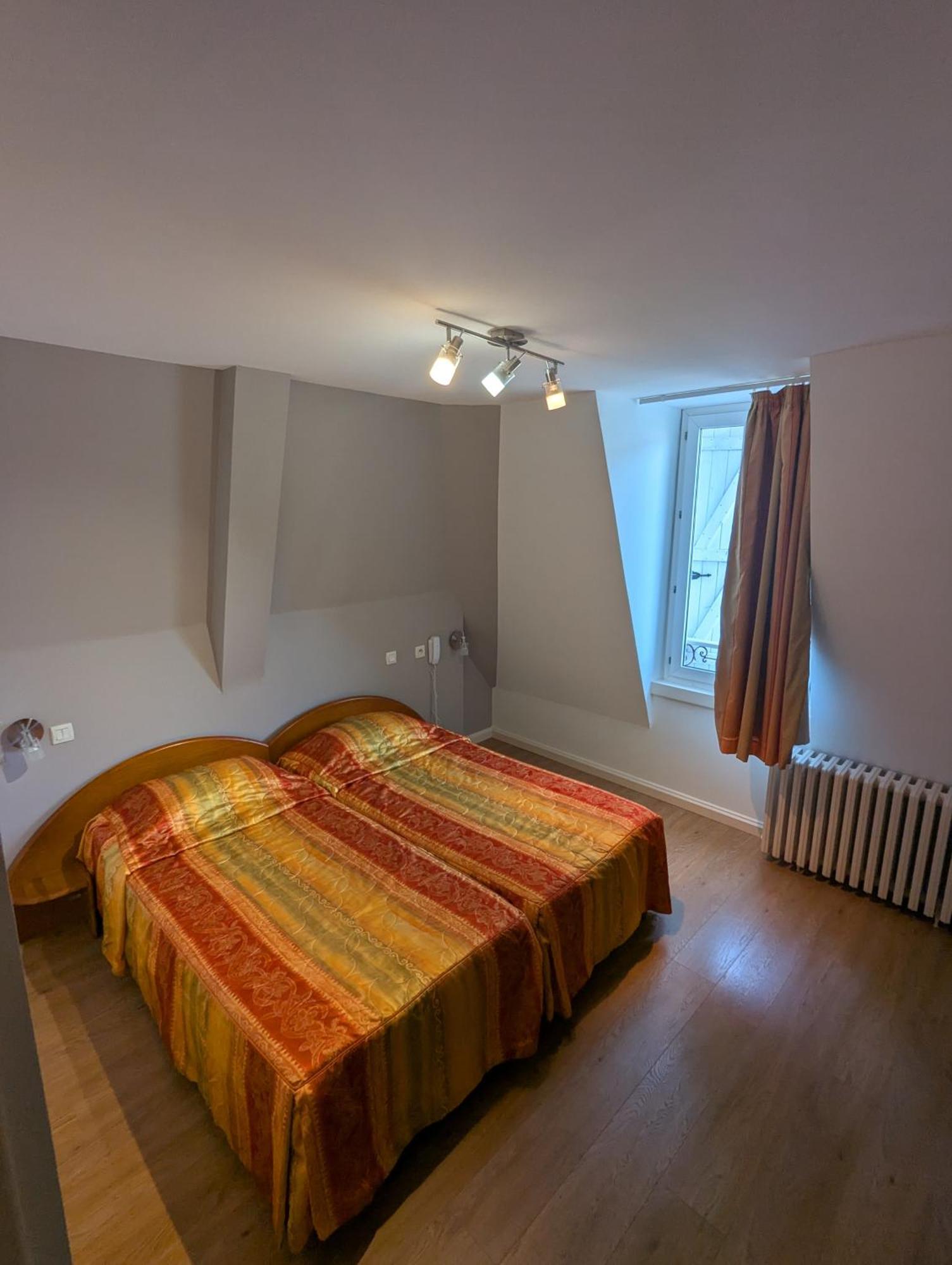 Logis Hotel Regina Ла-Бурбуль Екстер'єр фото