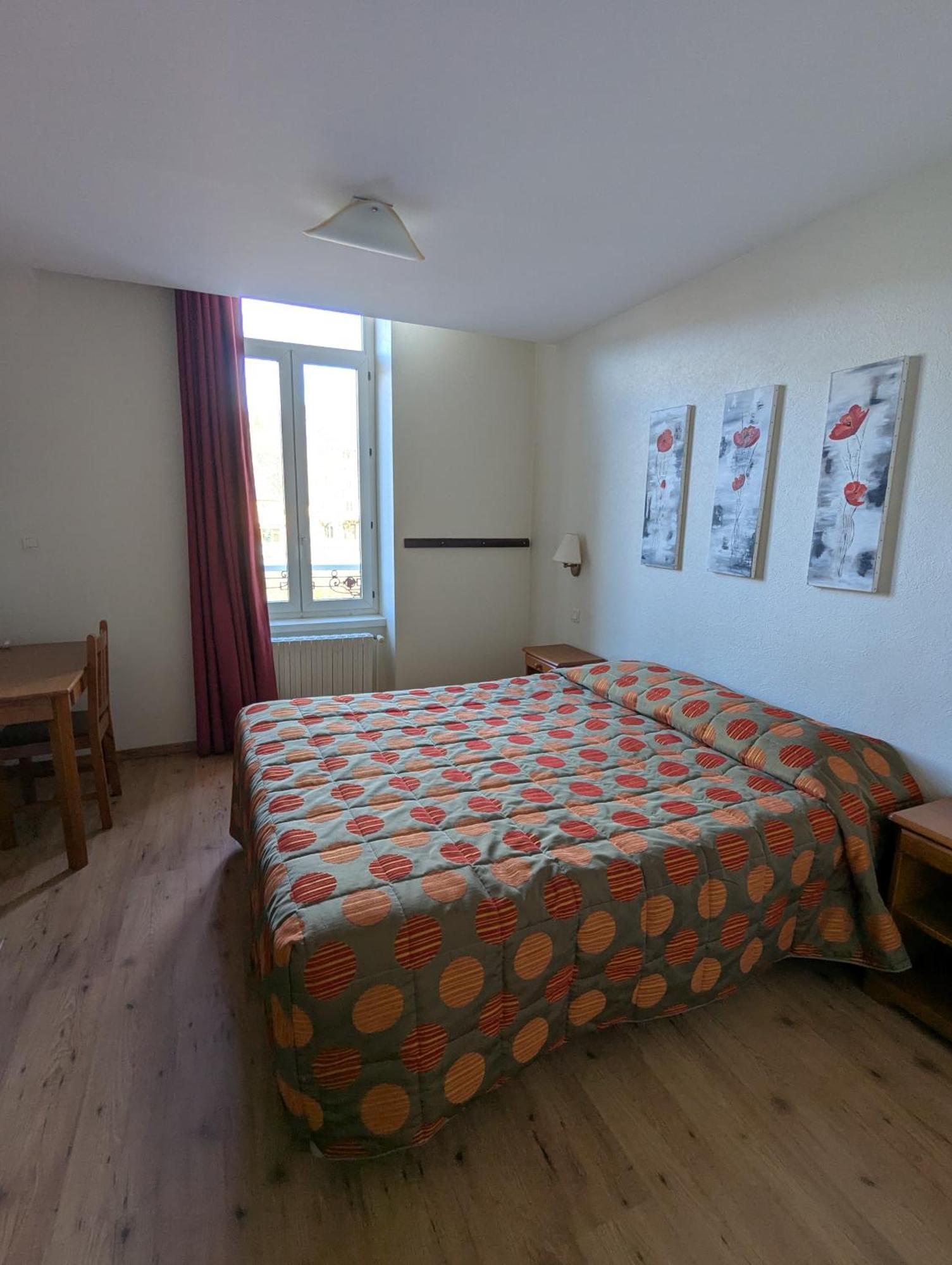 Logis Hotel Regina Ла-Бурбуль Екстер'єр фото