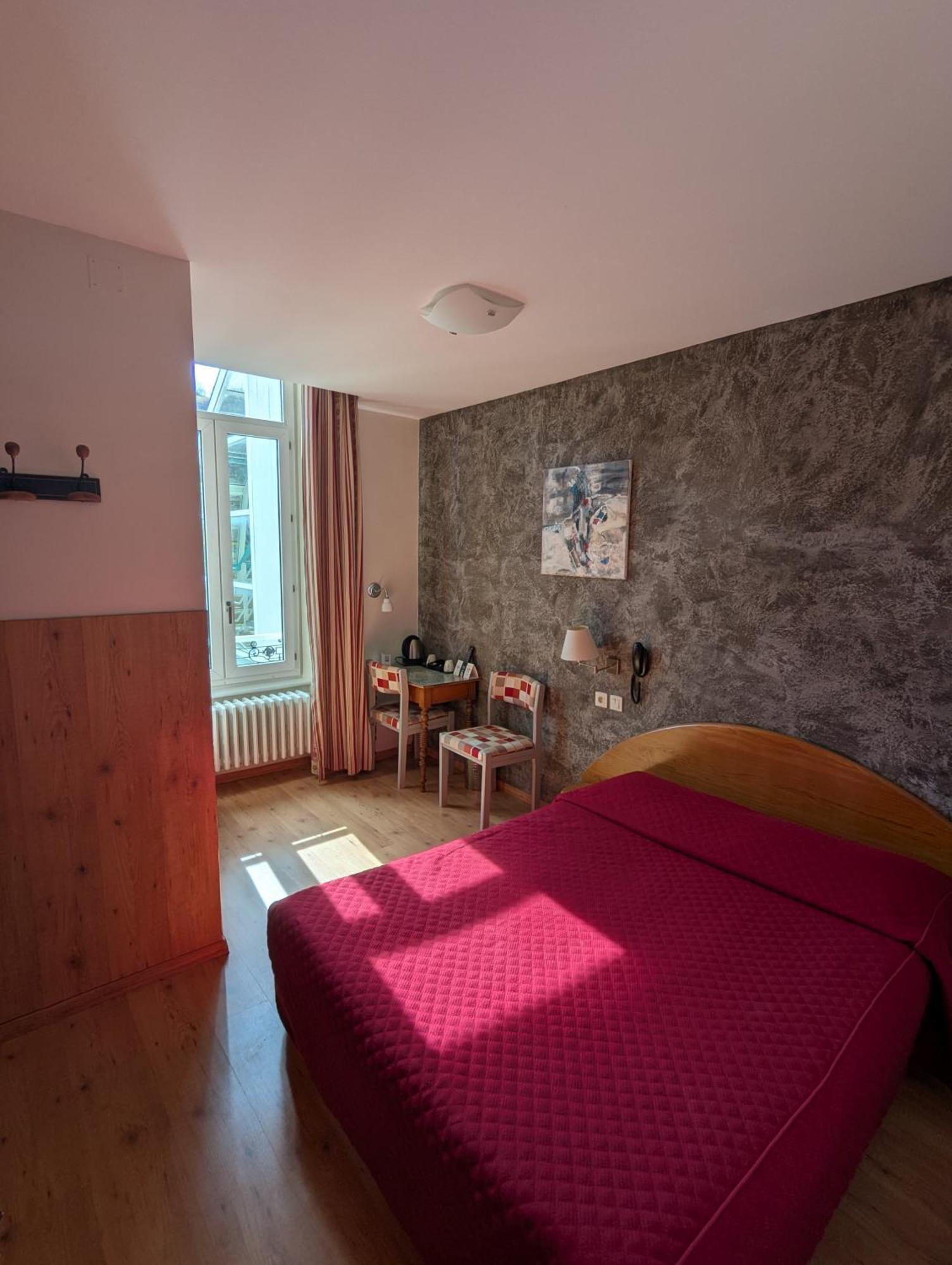 Logis Hotel Regina Ла-Бурбуль Екстер'єр фото